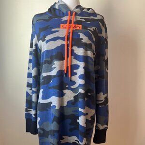 🩵Calvin Klein Blue Camo Logo Hoodie, Size L. Super comfy and cute!